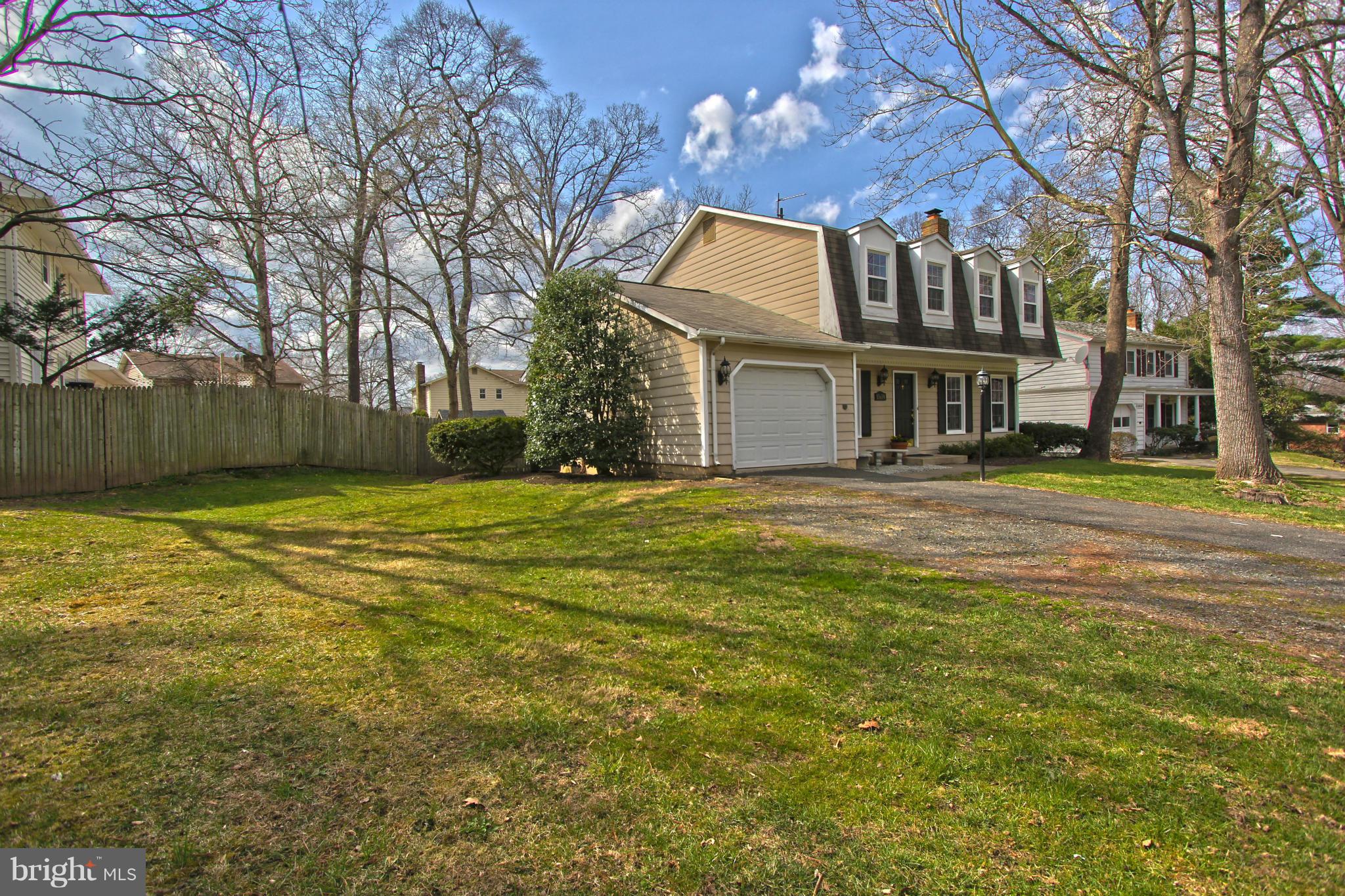 13638 Poplar Tree Road Chantilly, VA 20151 - Photo 3 of 23 Exterior (Front)