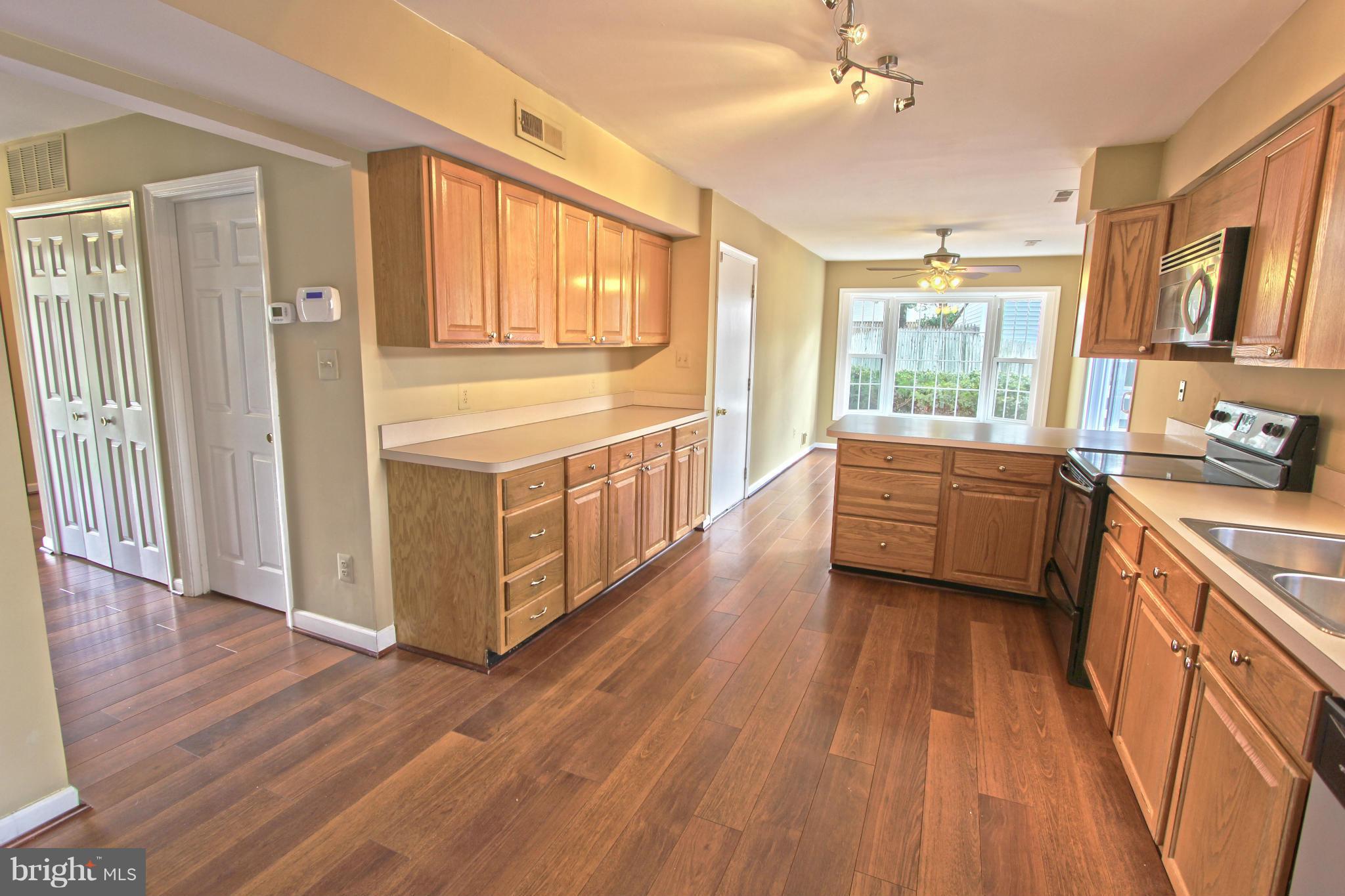 13638 Poplar Tree Road Chantilly, VA 20151 - Photo 5 of 23 Kitchen