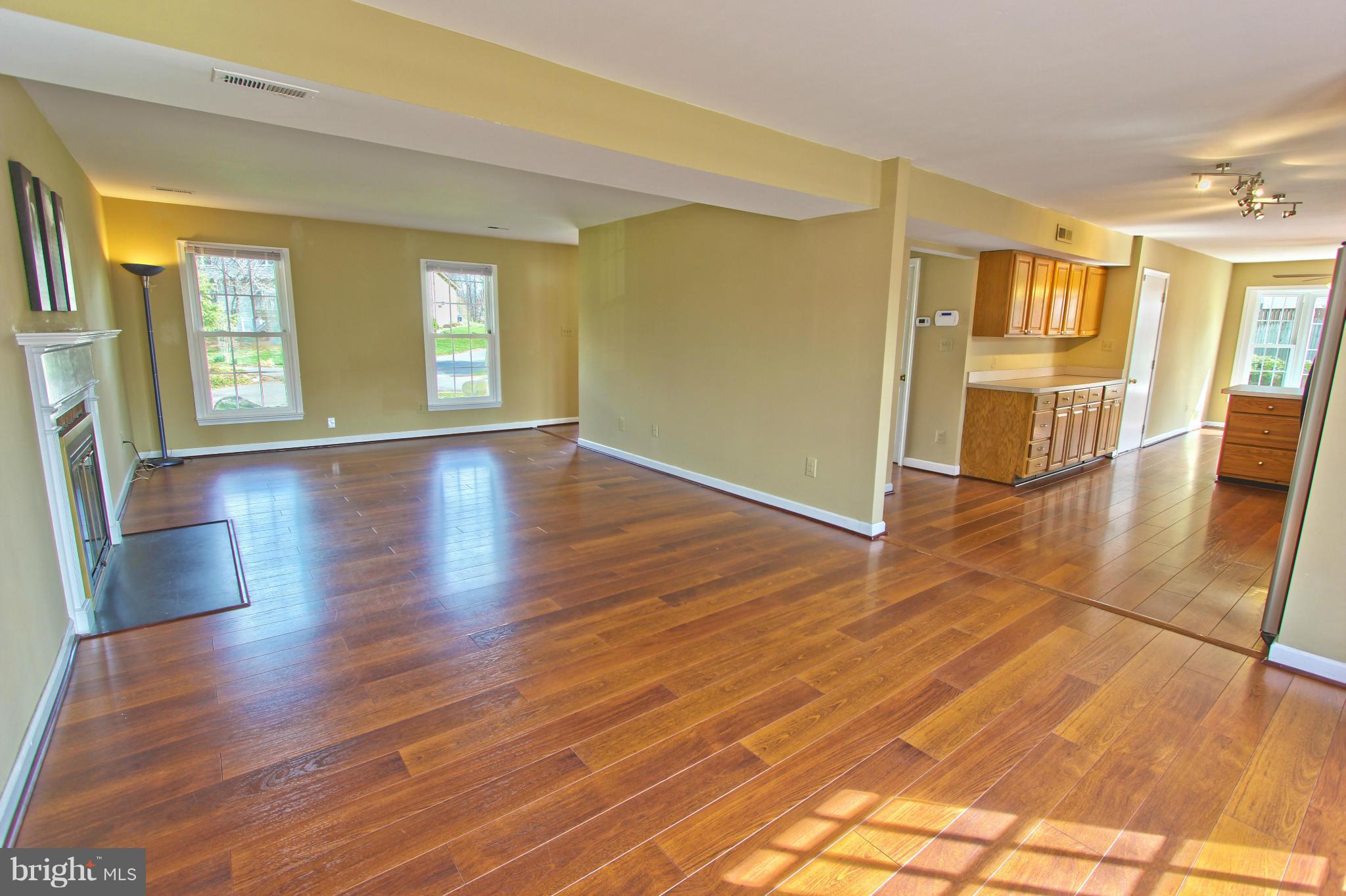 13638 Poplar Tree Road Chantilly, VA 20151 - Photo 9 of 23 Living Room