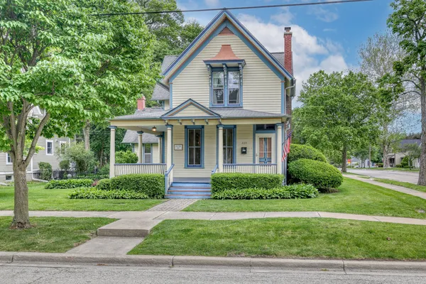 $375,000 | 220 North 5th Street, West Dundee, IL 60118