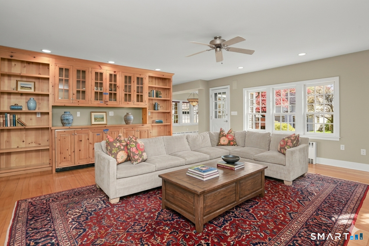 1005 Old Post Road Fairfield, CT 06824 - Photo 14 of 34