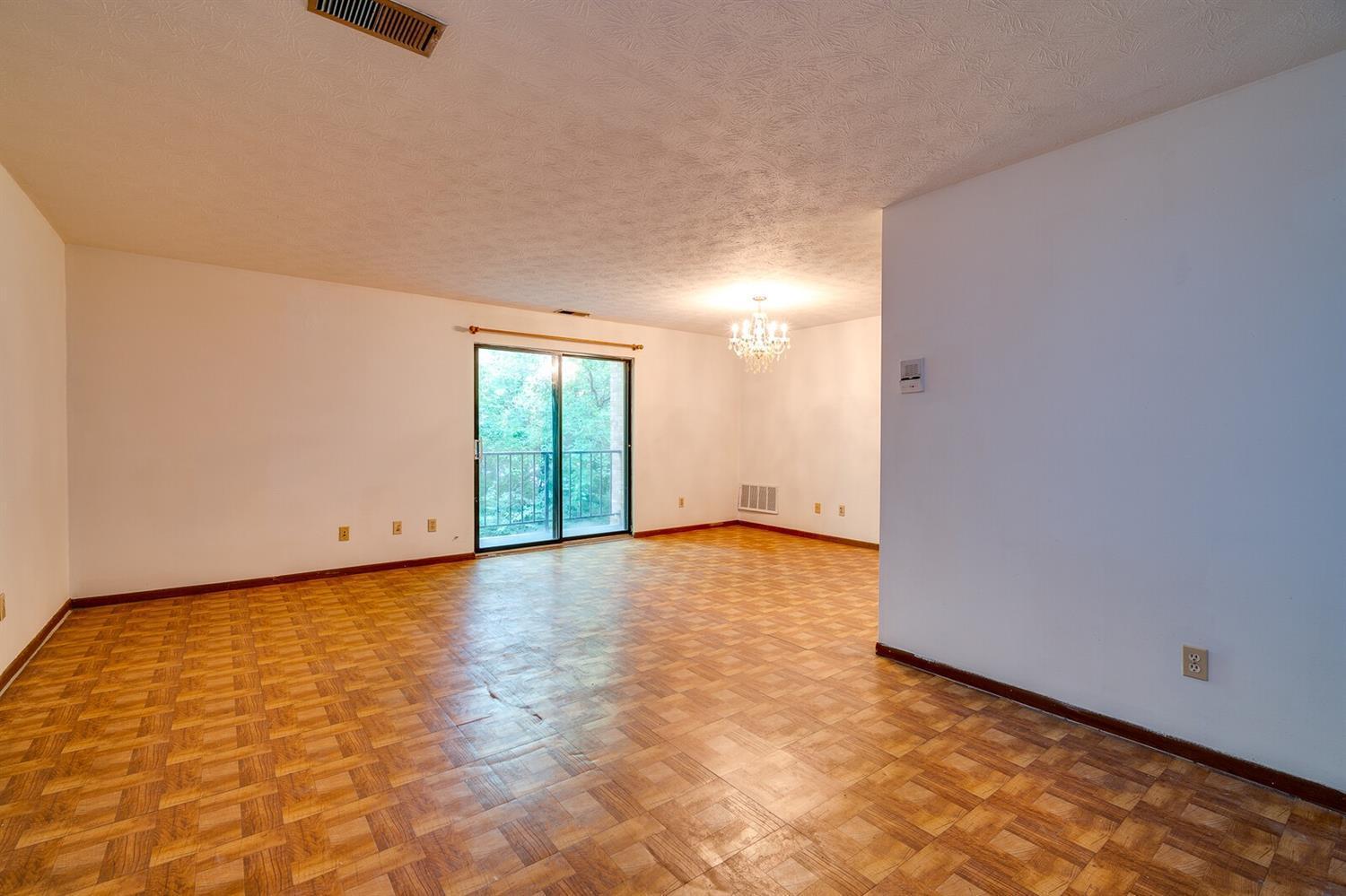 518 Riddle Road, Unit 8 Cincinnati, OH 45220 - Photo 7 of 23 Gallery Image 7