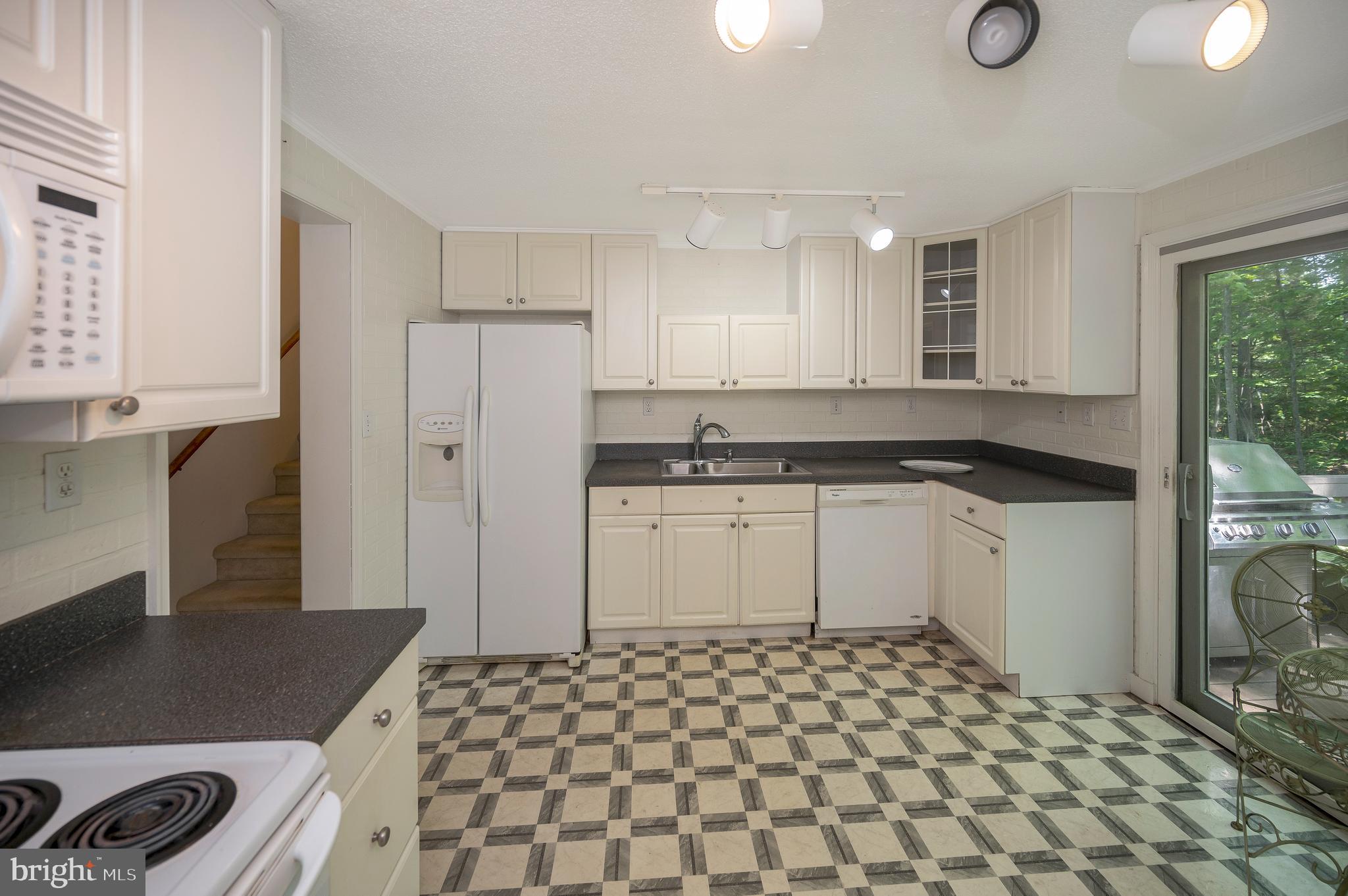 115 Washington Street Locust Grove, VA 22508 - Photo 11 of 40 Eat in kitchen