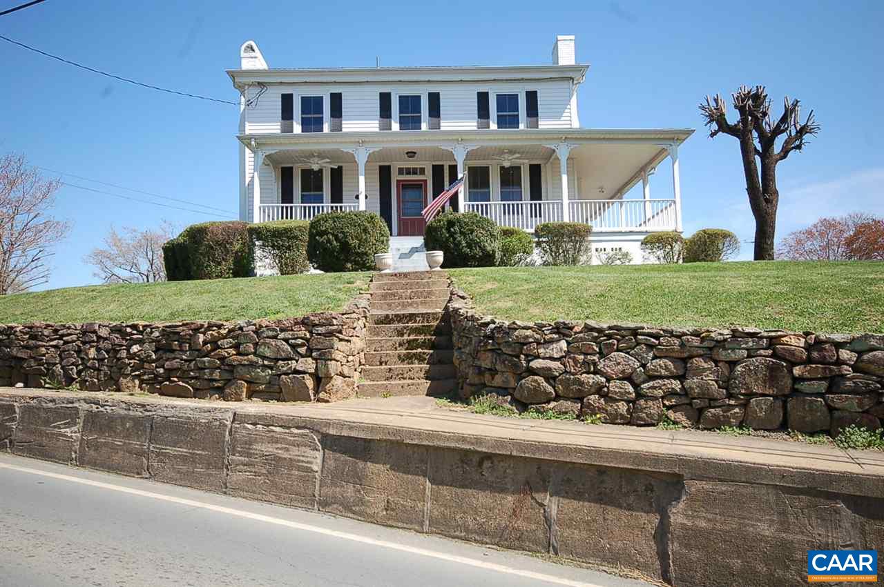 32 Madison Road Stanardsville, VA 22973 - Photo 4 of 50 a front view of a house with a yard