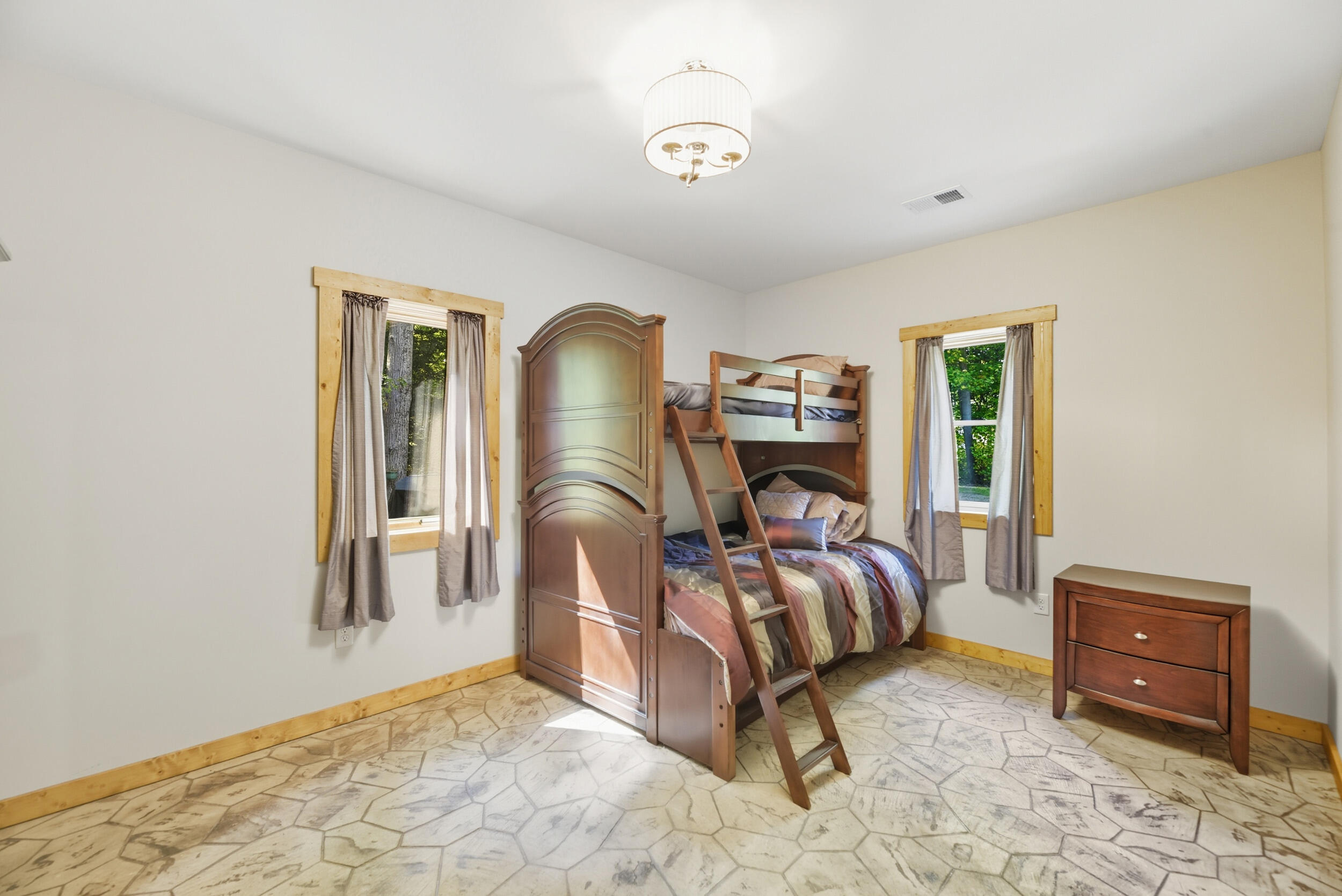 64778 Union Road Cassopolis, MI 49031 - Photo 13 of 38 8_017_grb_09_17_2025_10000