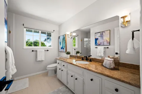 $6,998,000 | 220 Robin Road, Hillsborough, CA 94010