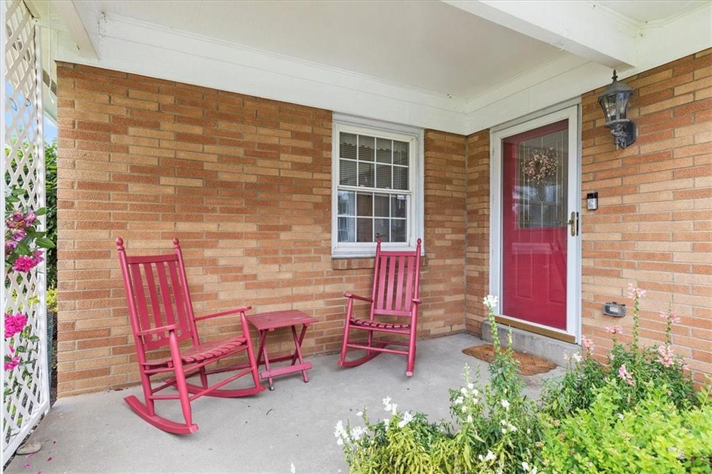 467 Dressel Road Allison Park, PA 15101 - Photo 2 of 35 Charming front porch