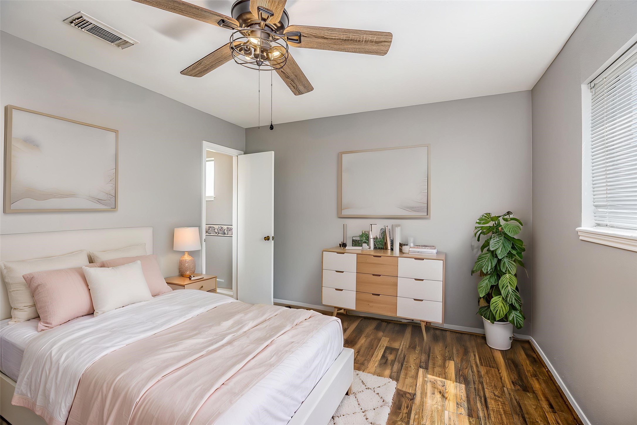 206 Kelly Lane Baytown, TX 77521 - Photo 22 of 38 Virtually staged.