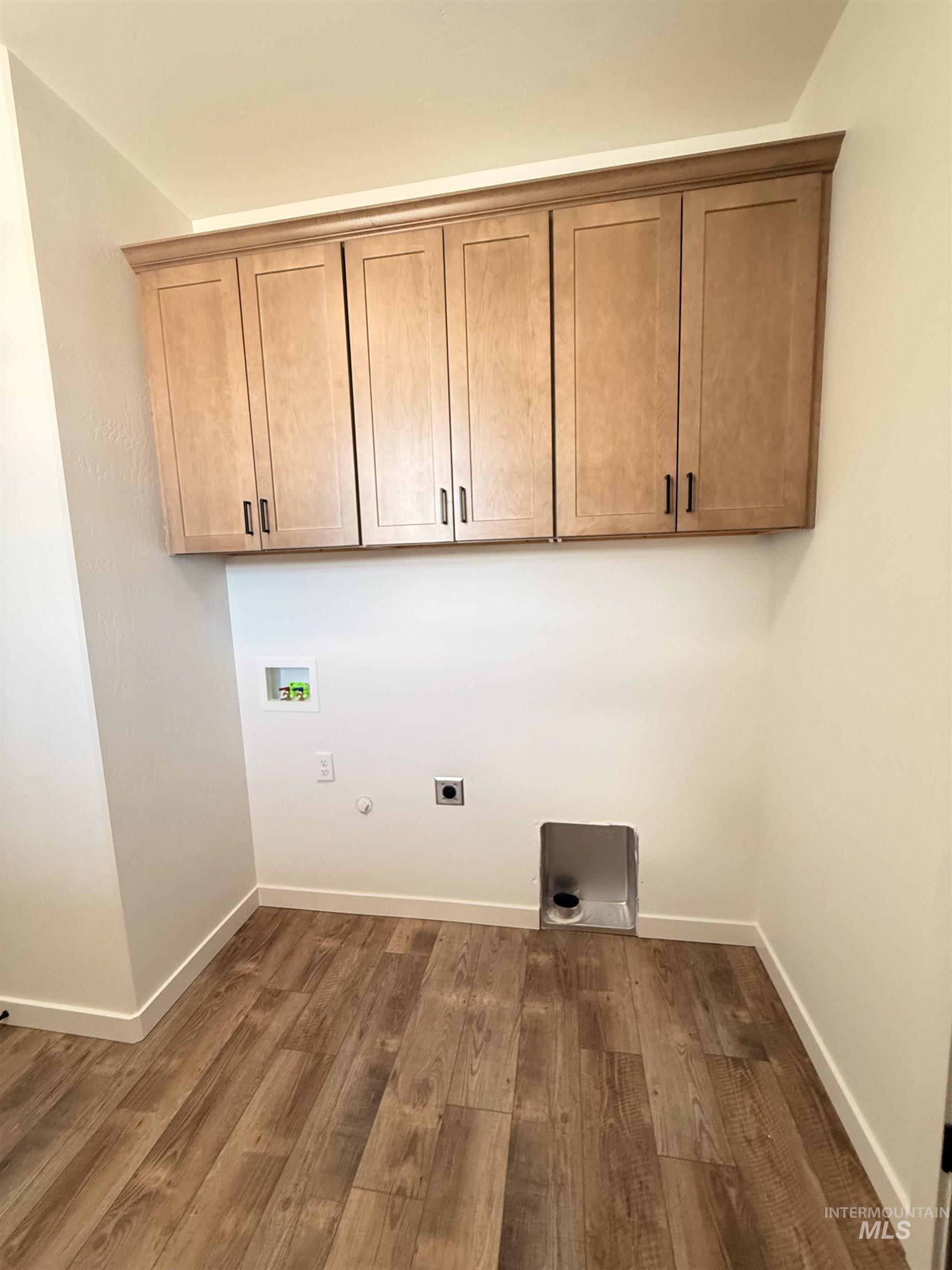 1220 Bronze Rupert, ID 83350 - Photo 5 of 30 Light wood-finish cabinetry with crown molding and black hardware