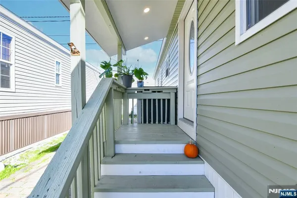 a view of an outdoor space