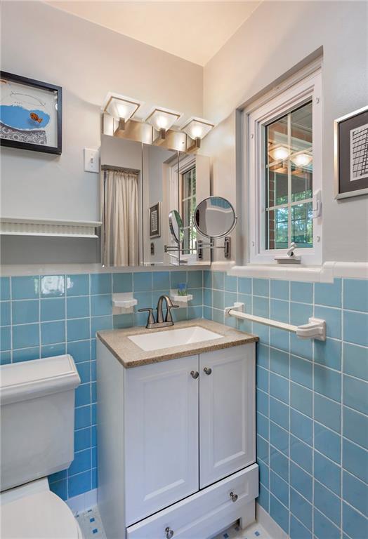 9620 Fox Road Pittsburgh, PA 15237 - Photo 10 of 25 Convenient powder room located in front Bedroom