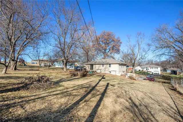 $185,000 | 327 Lincoln Drive, Gower, MO 64454