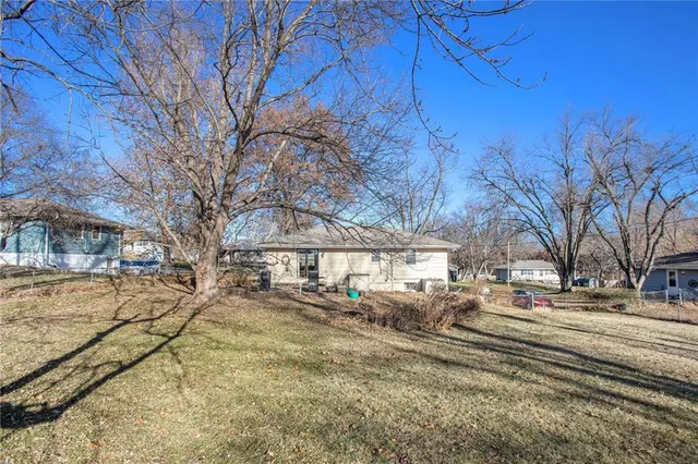 $185,000 | 327 Lincoln Drive, Gower, MO 64454