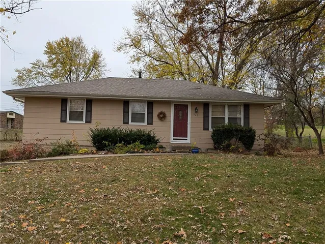$185,000 | 327 Lincoln Drive, Gower, MO 64454