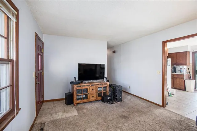 $185,000 | 327 Lincoln Drive, Gower, MO 64454