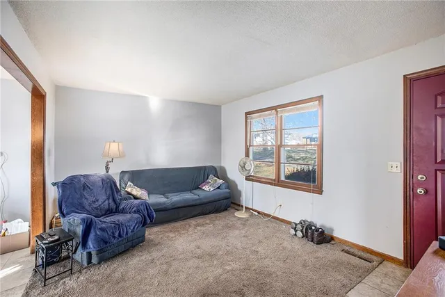 $185,000 | 327 Lincoln Drive, Gower, MO 64454