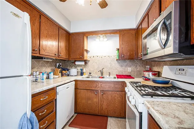 $185,000 | 327 Lincoln Drive, Gower, MO 64454