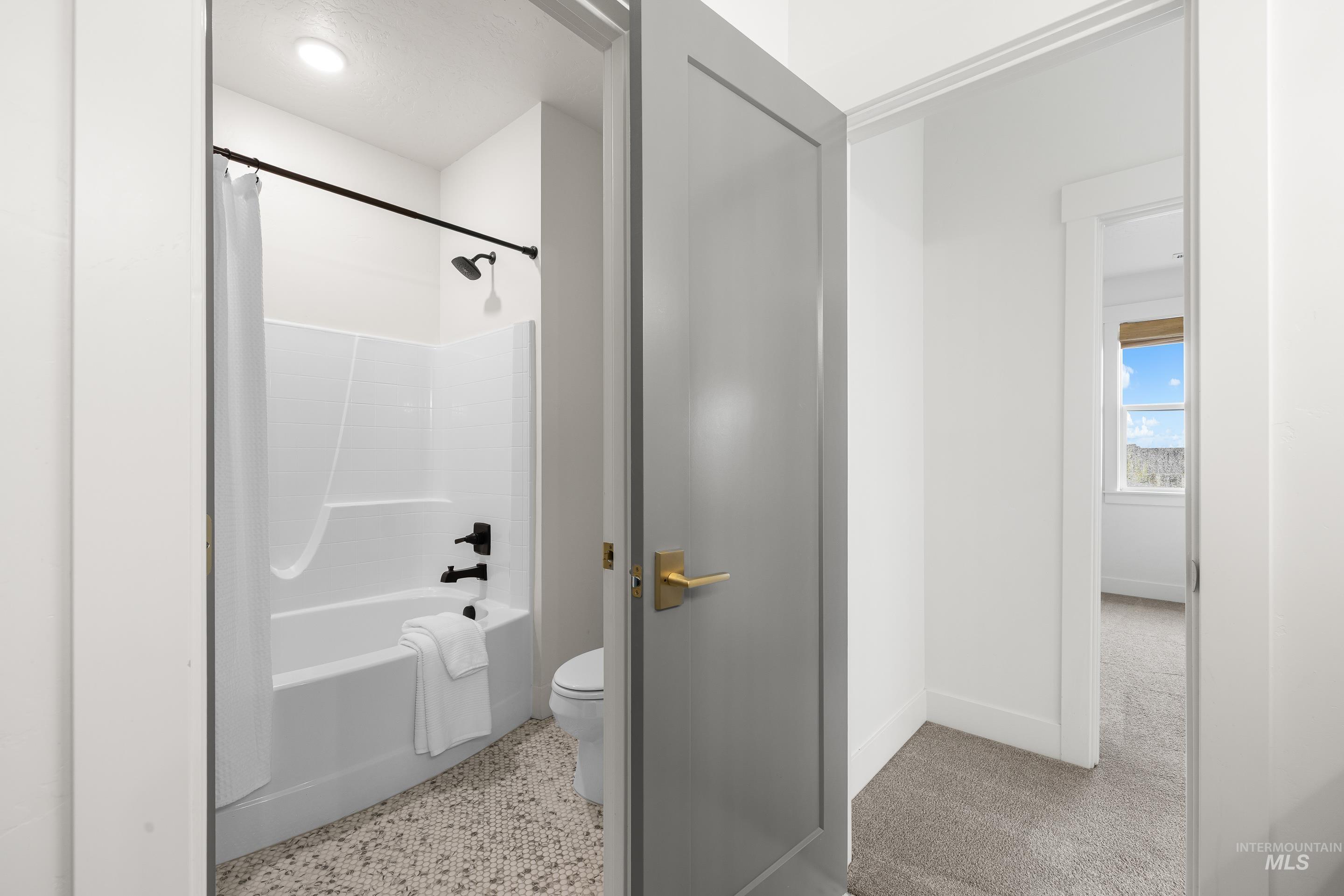 747 South Short Road Eagle, ID 83616 - Photo 34 of 48 Full bath featuring shower / bath combo and light carpet