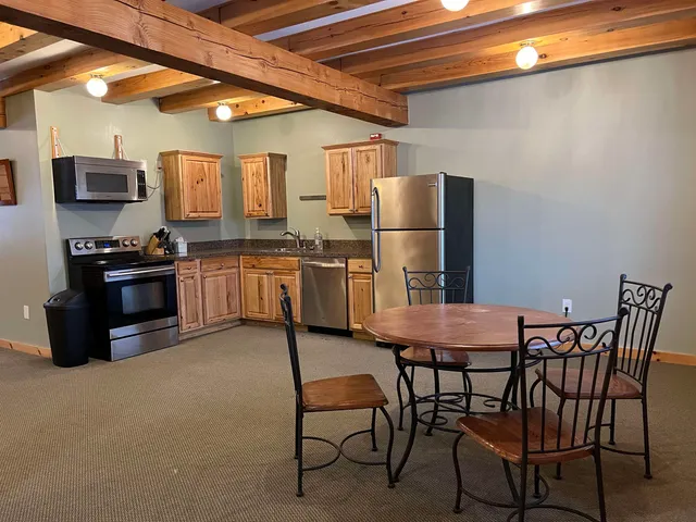 $1,400 | 25 Southmayd Road, Unit 2, Campton, NH 03223