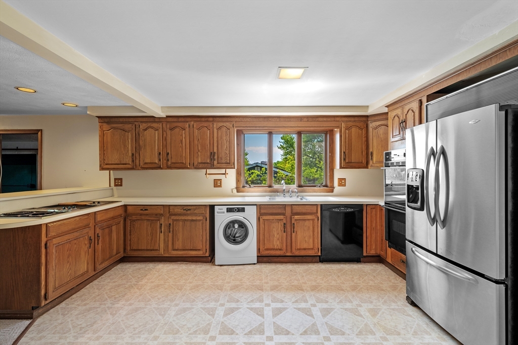 64 Amherst Road Beverly, MA 01915 - Photo 3 of 36