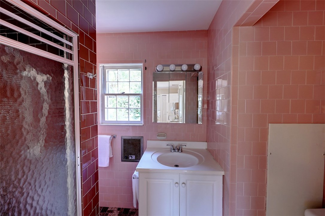 377 Rochambeau Avenue Providence, RI 02906 - Photo 27 of 38 Gallery Image 27