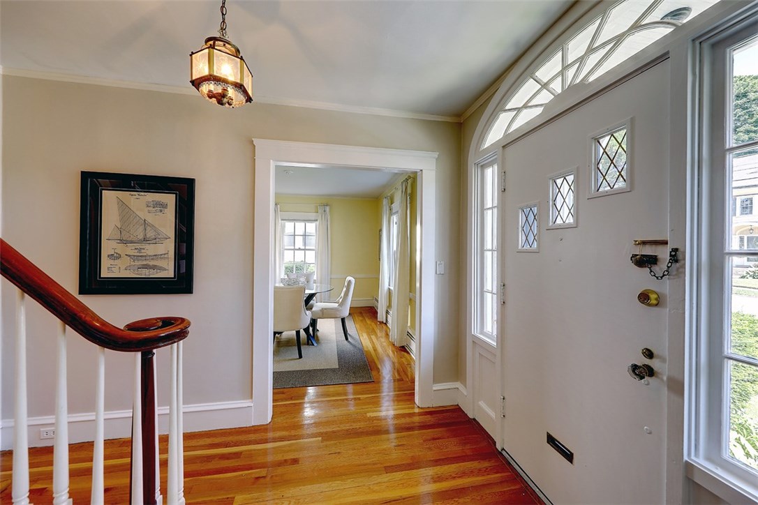 377 Rochambeau Avenue Providence, RI 02906 - Photo 3 of 38 Gallery Image 3