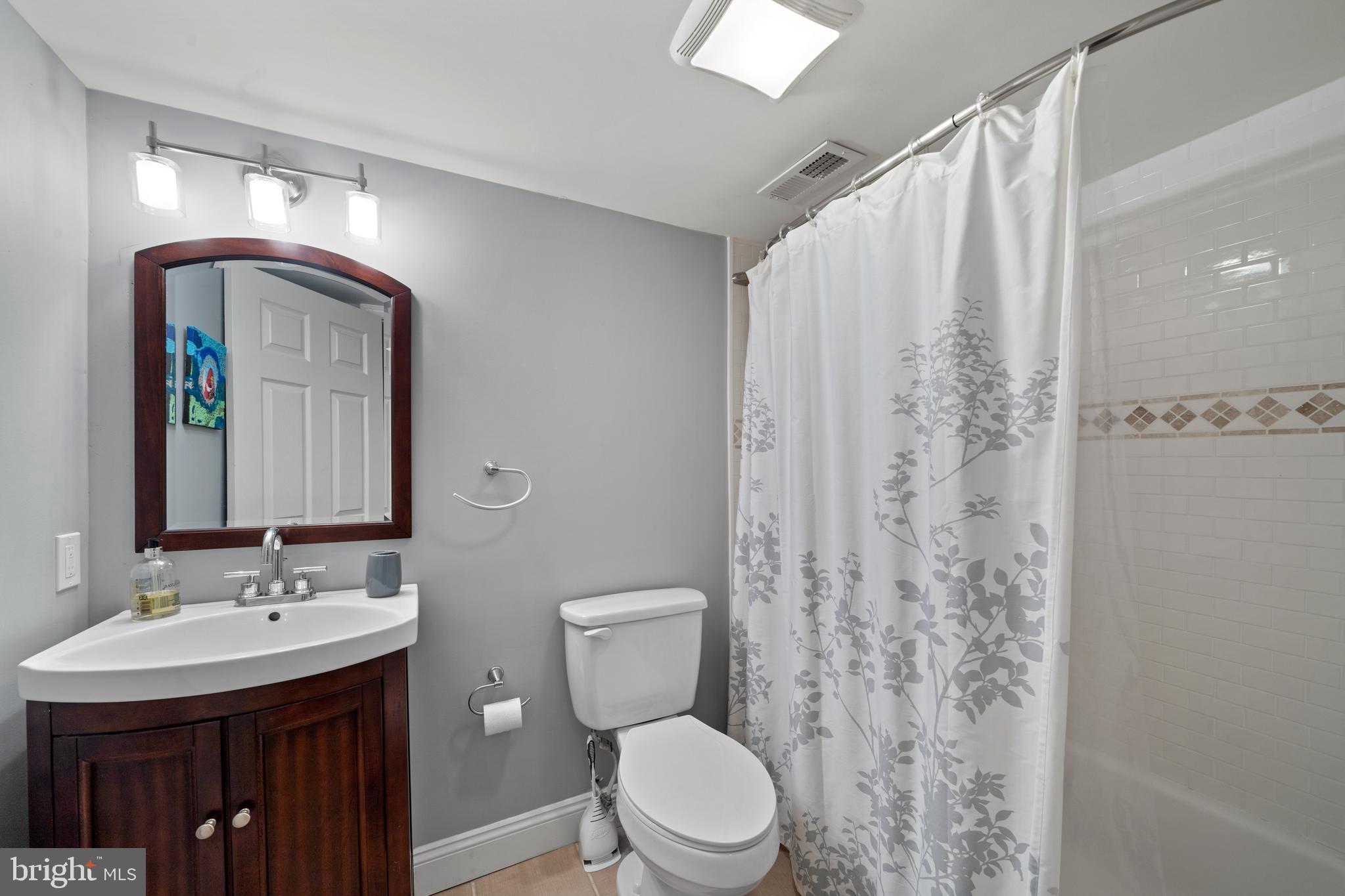 4203 Harcourt Road Baltimore, MD 21214 - Photo 17 of 32 Lower level full bathroom