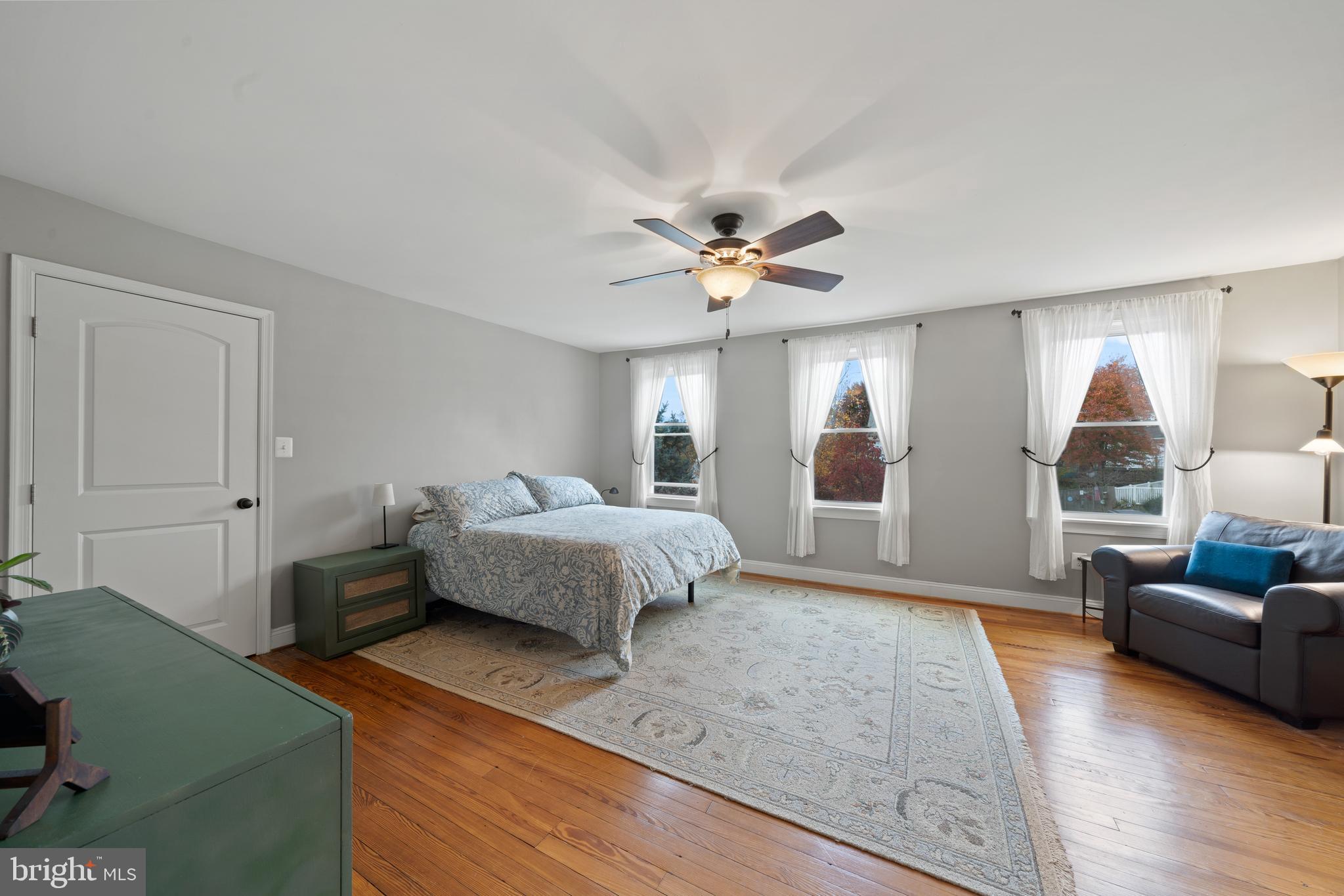 4203 Harcourt Road Baltimore, MD 21214 - Photo 18 of 32 Enormous primary bedroom