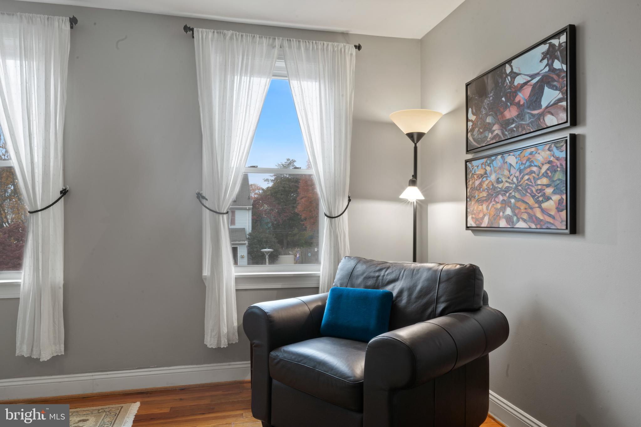 4203 Harcourt Road Baltimore, MD 21214 - Photo 19 of 32 Large enough for sitting area