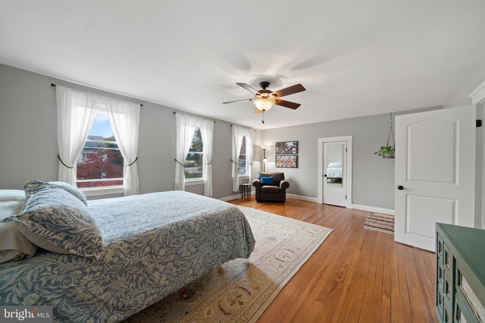4203 Harcourt Road Baltimore, MD 21214 - Photo 22 of 32 Enormous primary bedroom
