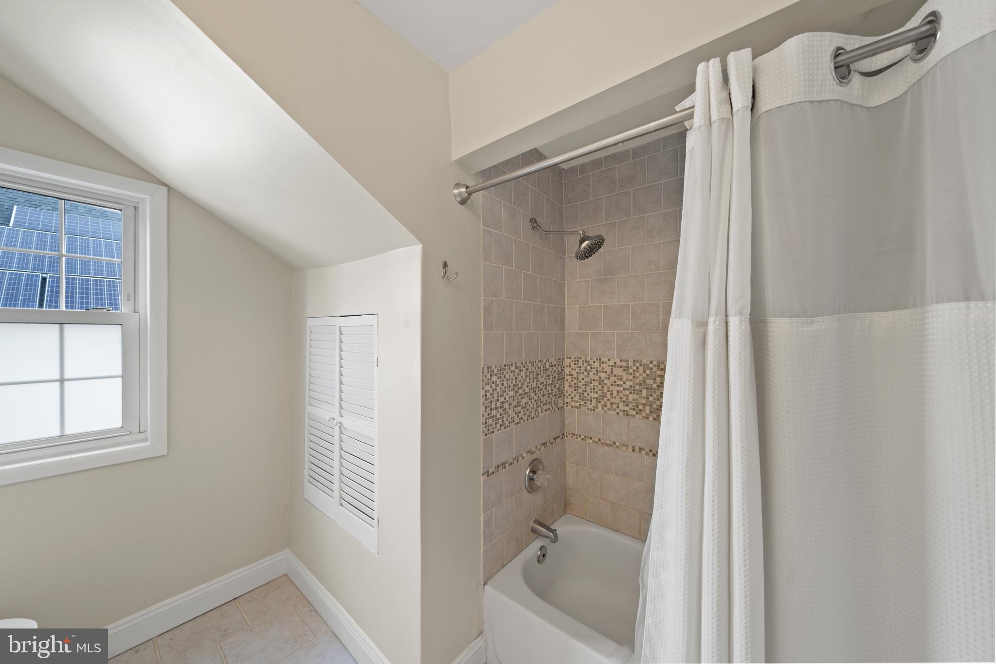 4203 Harcourt Road Baltimore, MD 21214 - Photo 28 of 32 Upper level full bathroom