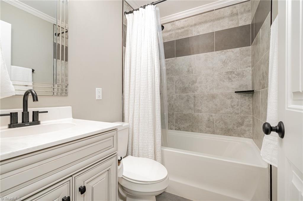 1420 Rankin Road Greensboro, NC 27405 - Photo 11 of 18 Hall bath