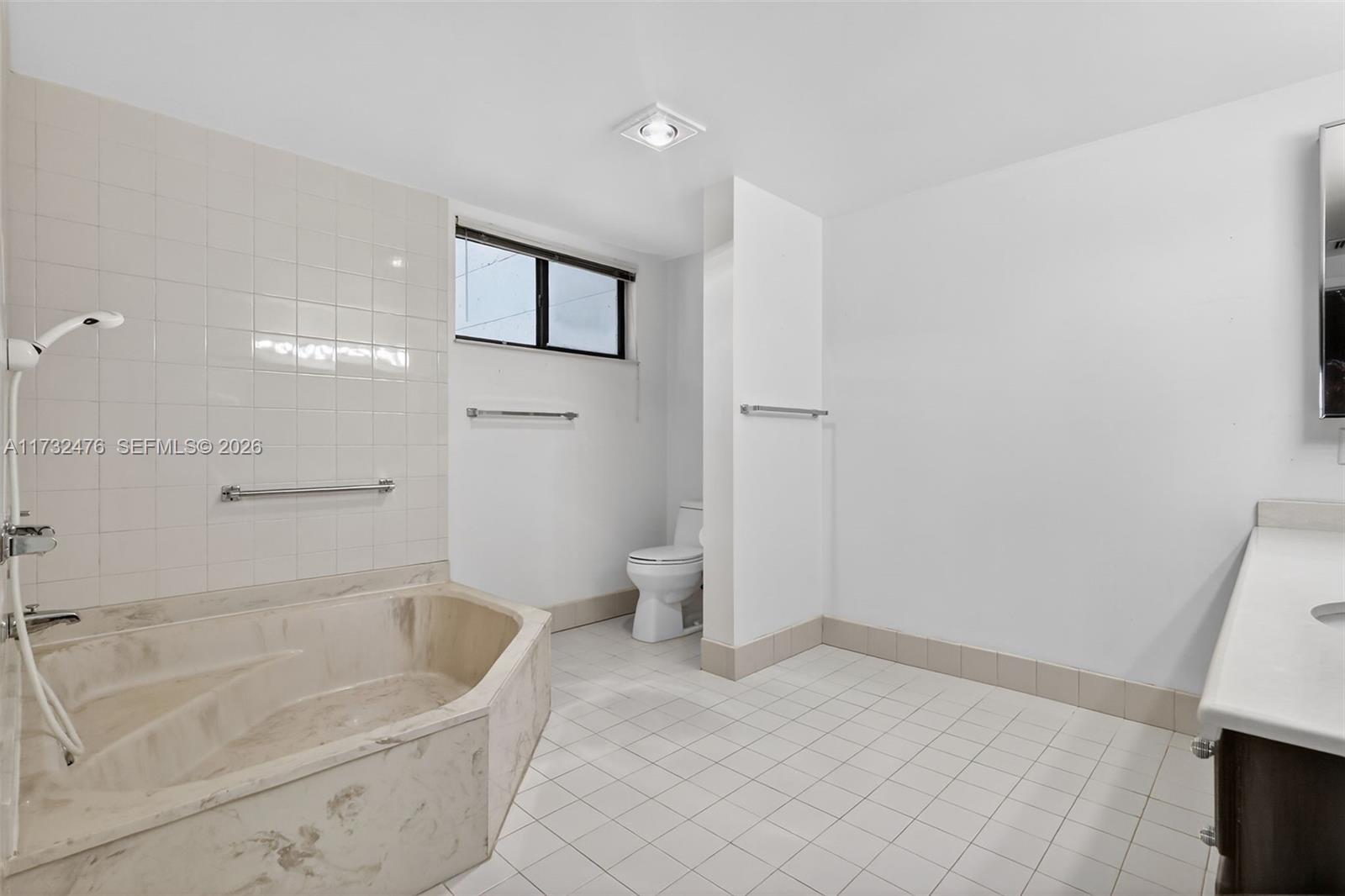 481 Ives Dairy Road, Unit 1054 Miami, FL 33179 - Photo 17 of 36