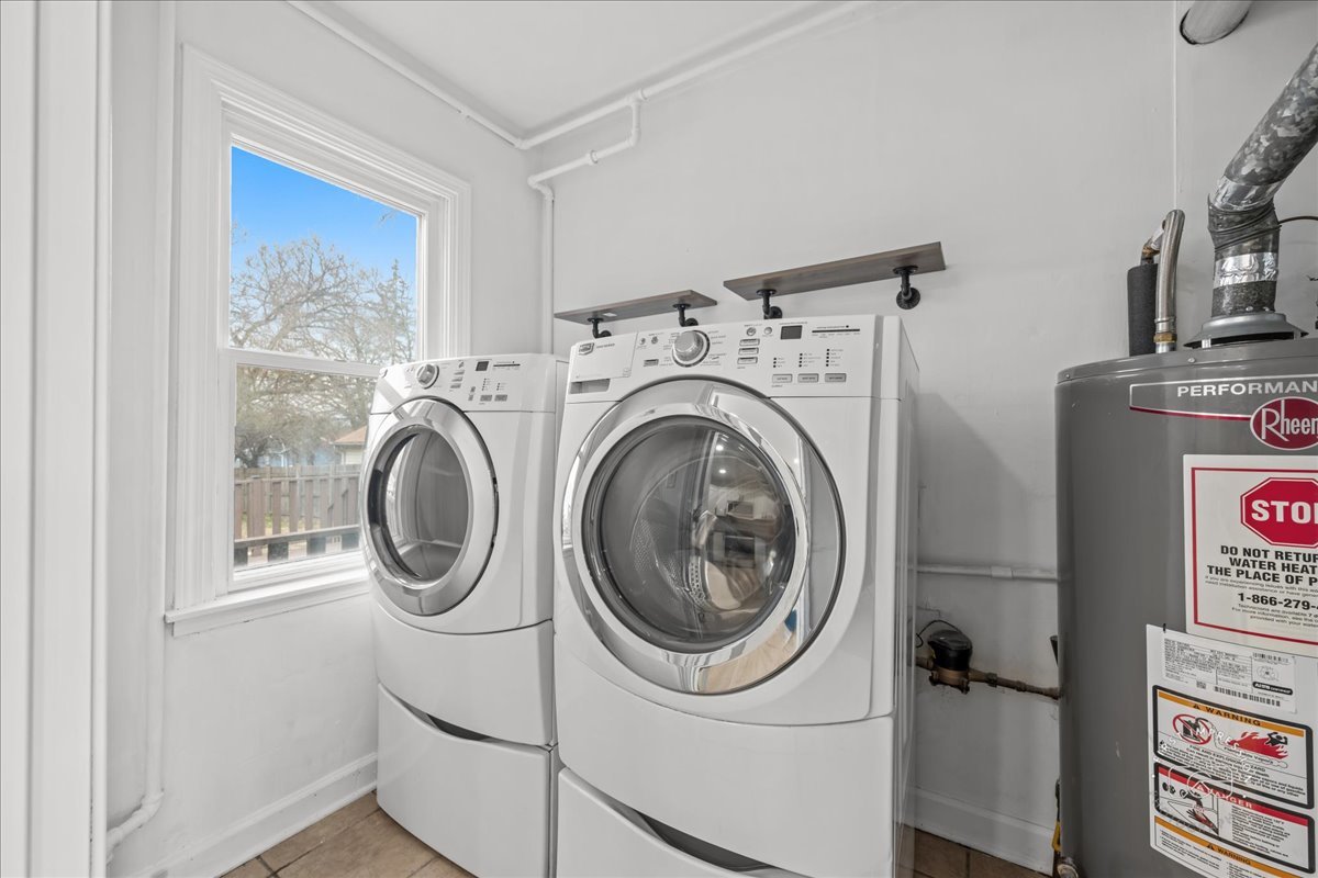 506 North Garfield Street Lombard, IL 60148 - Photo 21 of 40 a utility room with dryer and washer