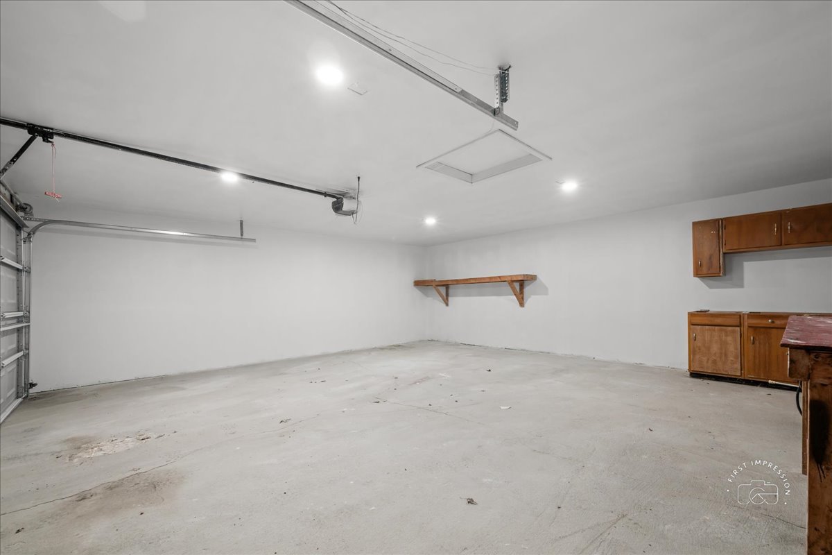 506 North Garfield Street Lombard, IL 60148 - Photo 23 of 40 an empty room with windows