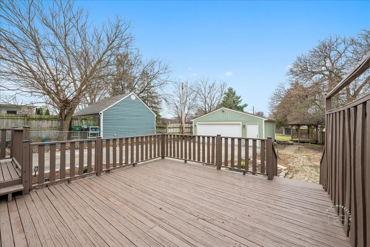 506 North Garfield Street Lombard, IL 60148 - Photo 24 of 40 a view of a wooden deck