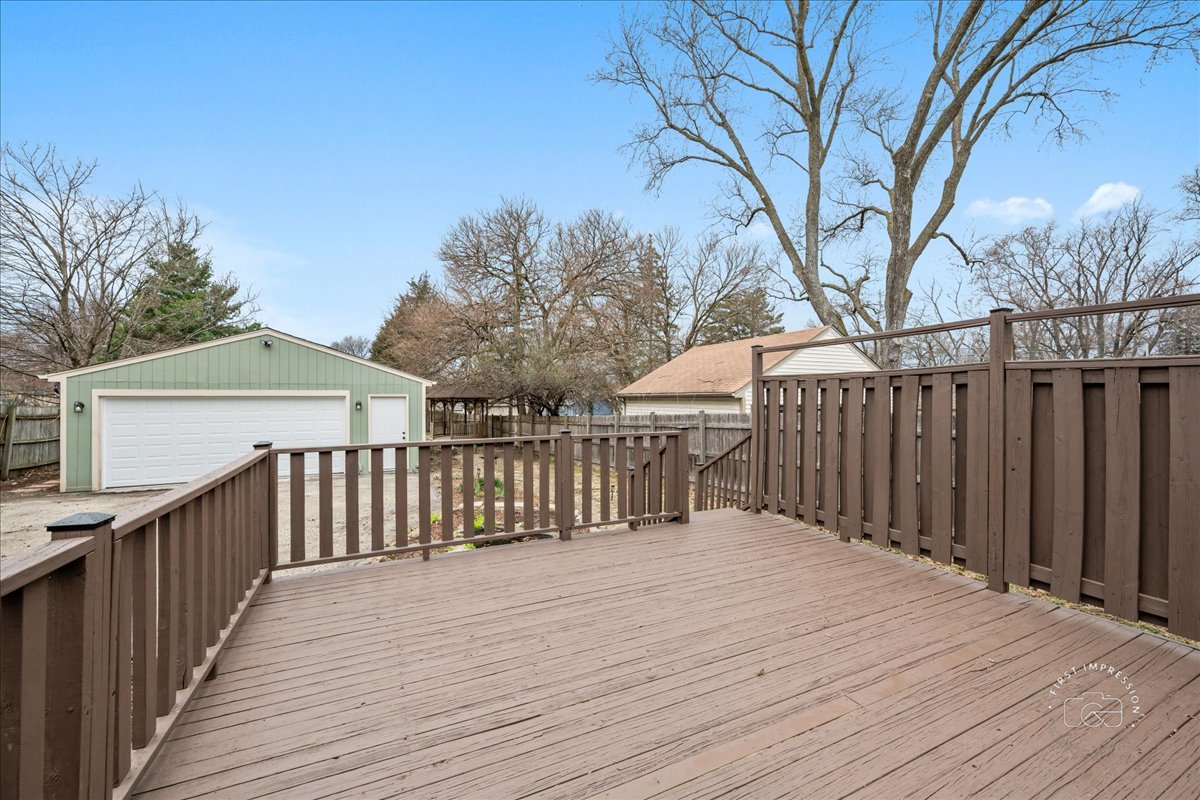 506 North Garfield Street Lombard, IL 60148 - Photo 26 of 40 a view of a wooden roof deck