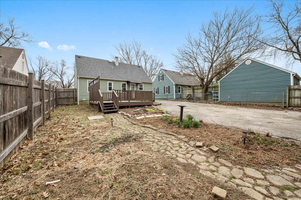 506 North Garfield Street Lombard, IL 60148 - Photo 28 of 40 a front view of a house with a yard