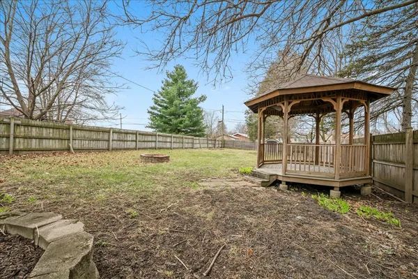 a view of a yard with a sink and a yard