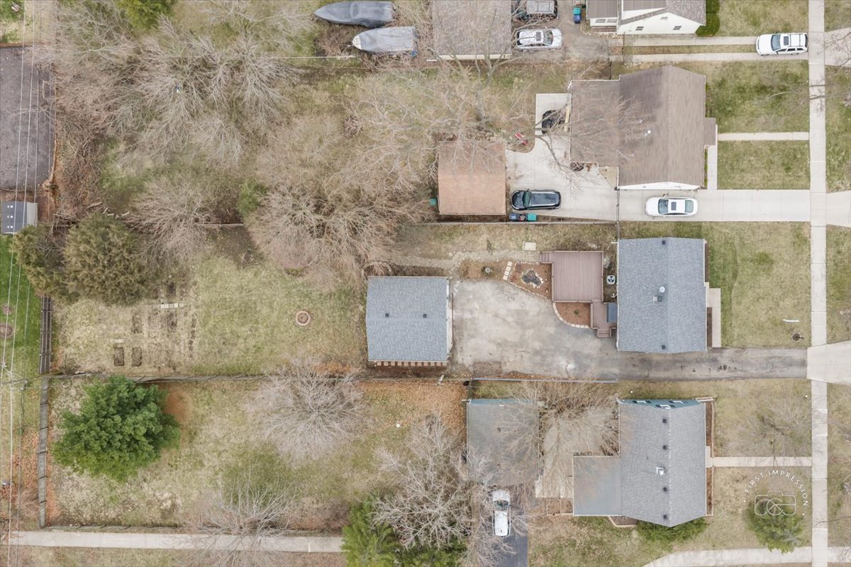 506 North Garfield Street Lombard, IL 60148 - Photo 34 of 40 an aerial view of residential houses with outdoor space