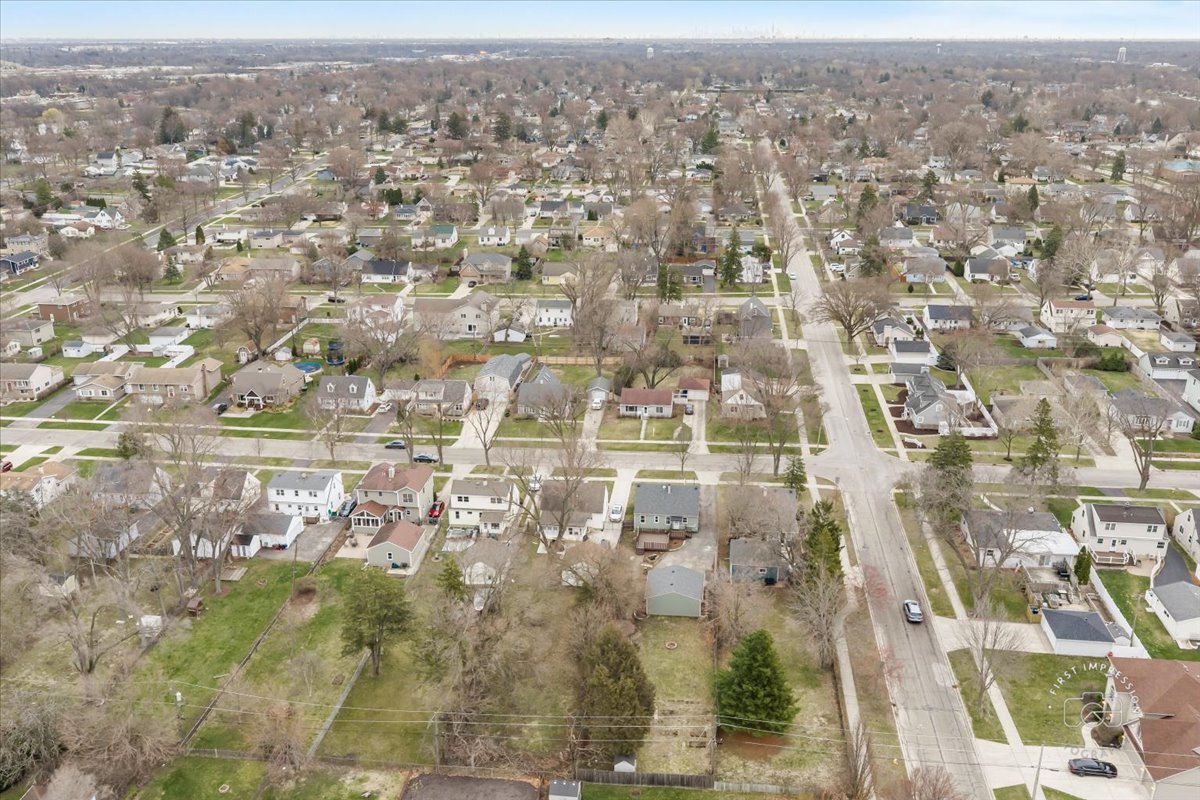 506 North Garfield Street Lombard, IL 60148 - Photo 39 of 40 an aerial view of residential houses with outdoor space
