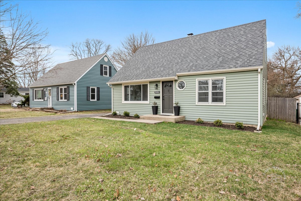 506 North Garfield Street Lombard, IL 60148 - Photo 4 of 40 a house that has a lot of windows in it