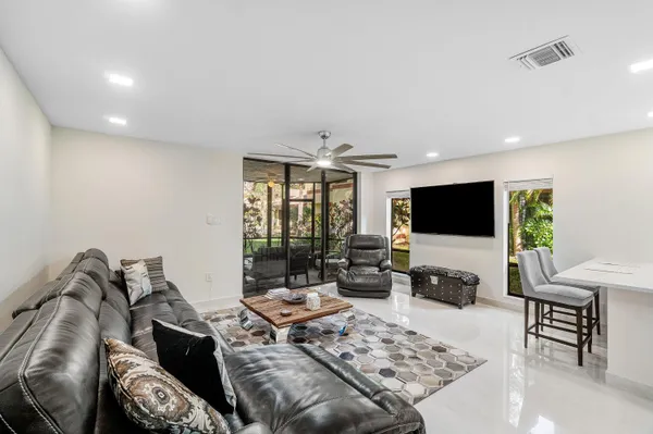 $650,000 | 5294 10th Fairway Drive, Delray Beach, FL 33484