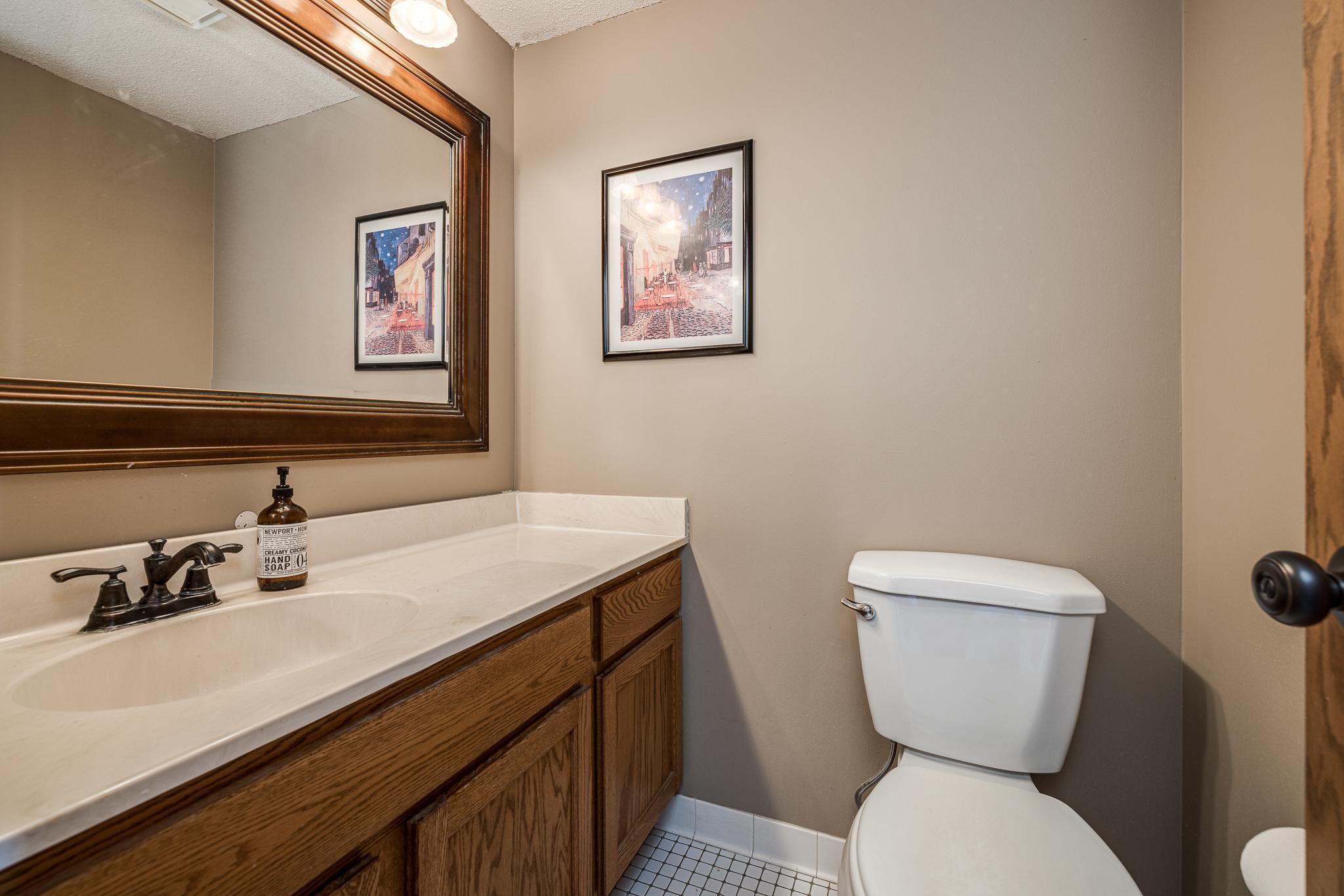 141 Hunters Glen Road Wayzata, MN 55391 - Photo 13 of 31