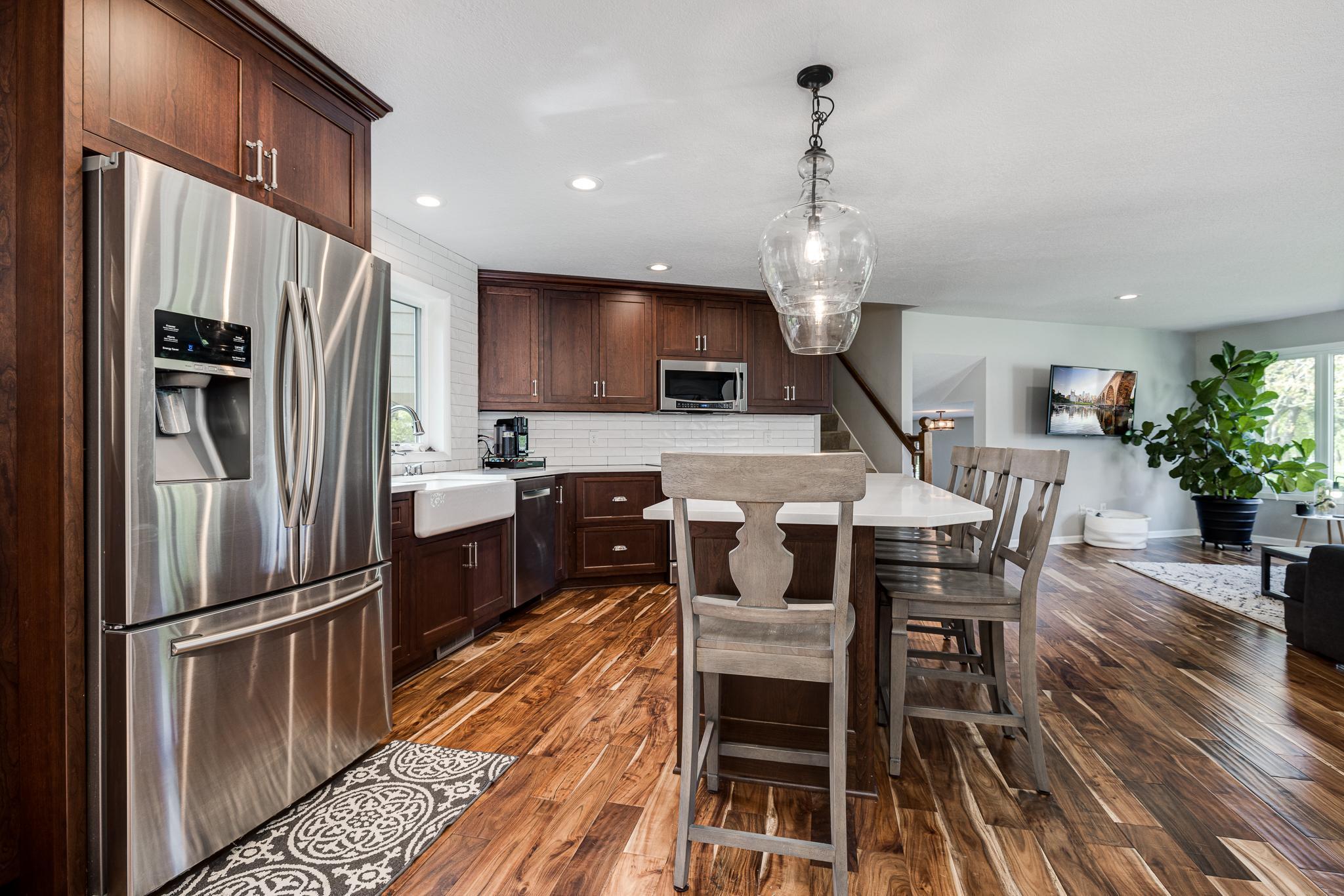 141 Hunters Glen Road Wayzata, MN 55391 - Photo 2 of 31