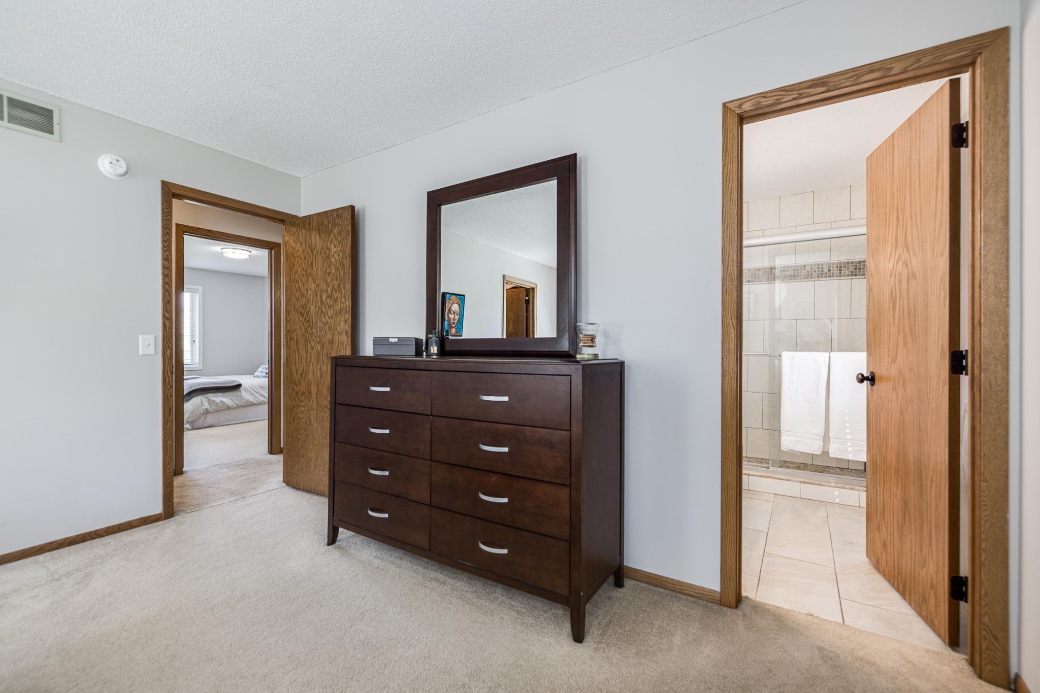 141 Hunters Glen Road Wayzata, MN 55391 - Photo 5 of 31