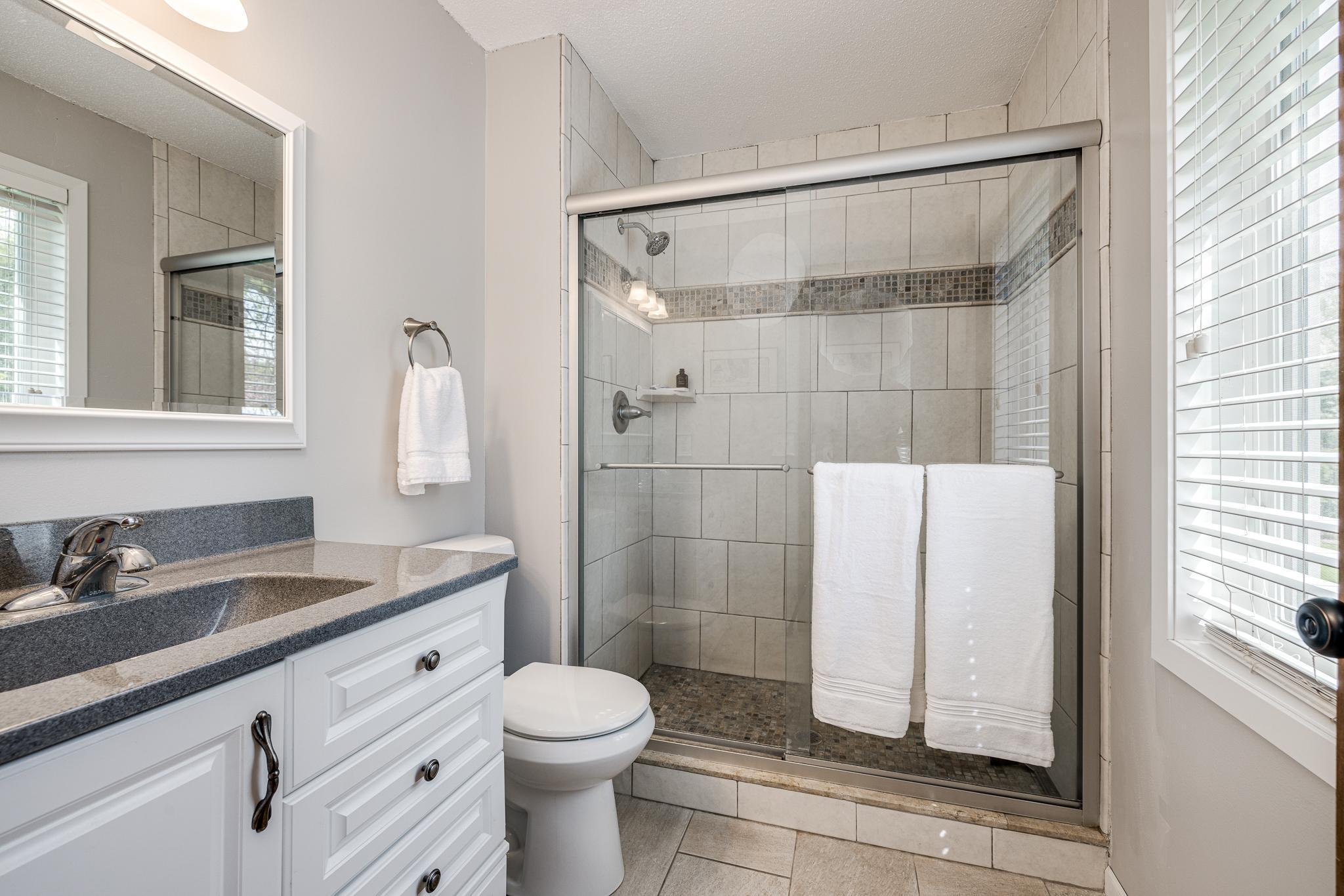 141 Hunters Glen Road Wayzata, MN 55391 - Photo 7 of 31