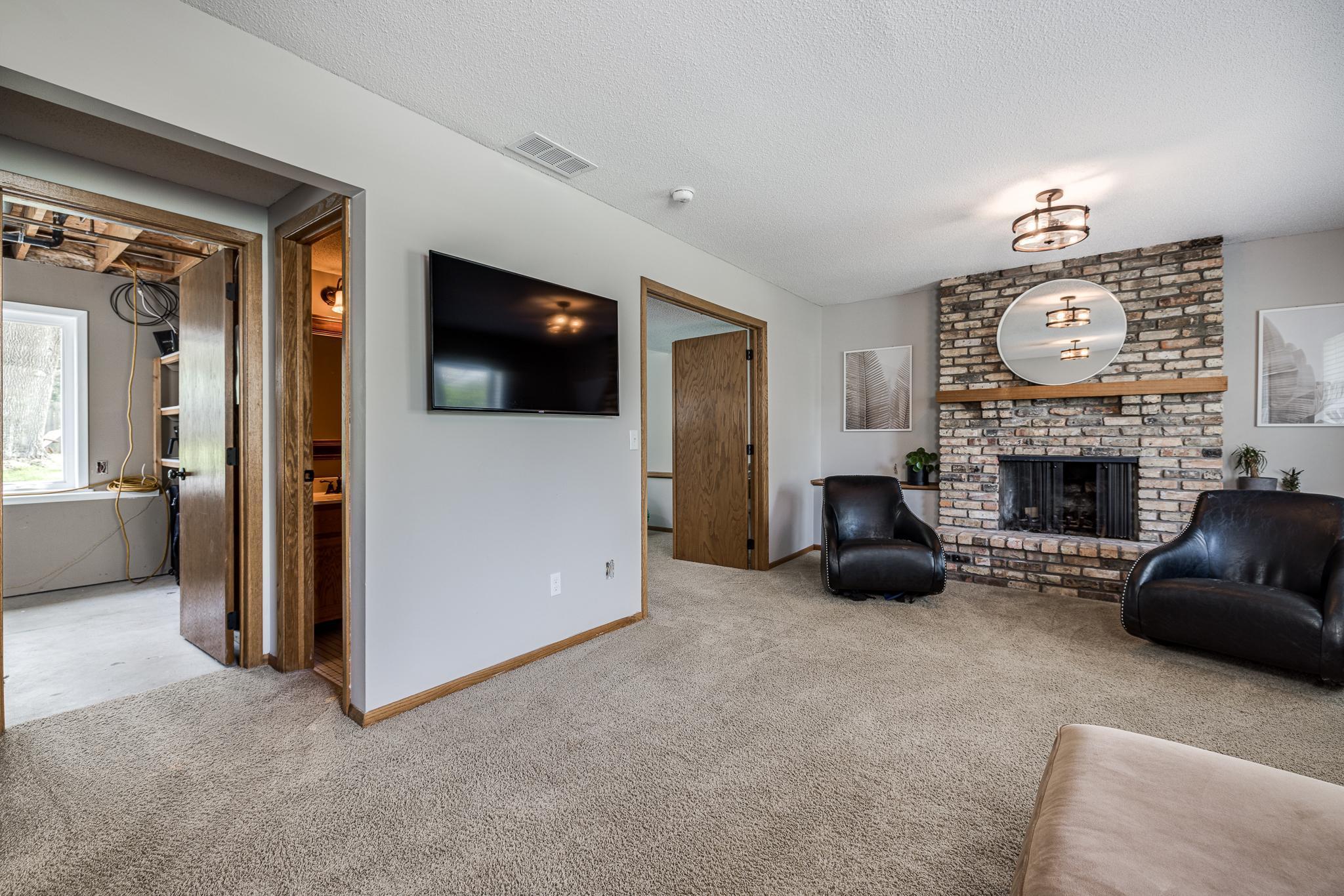 141 Hunters Glen Road Wayzata, MN 55391 - Photo 10 of 31