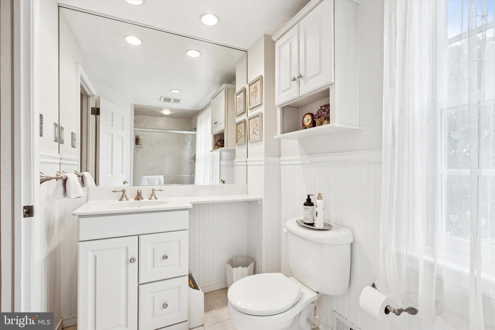 1790 Cathedral Road Huntingdon Valley, PA 19006 - Photo 25 of 45 Primary Bathroom