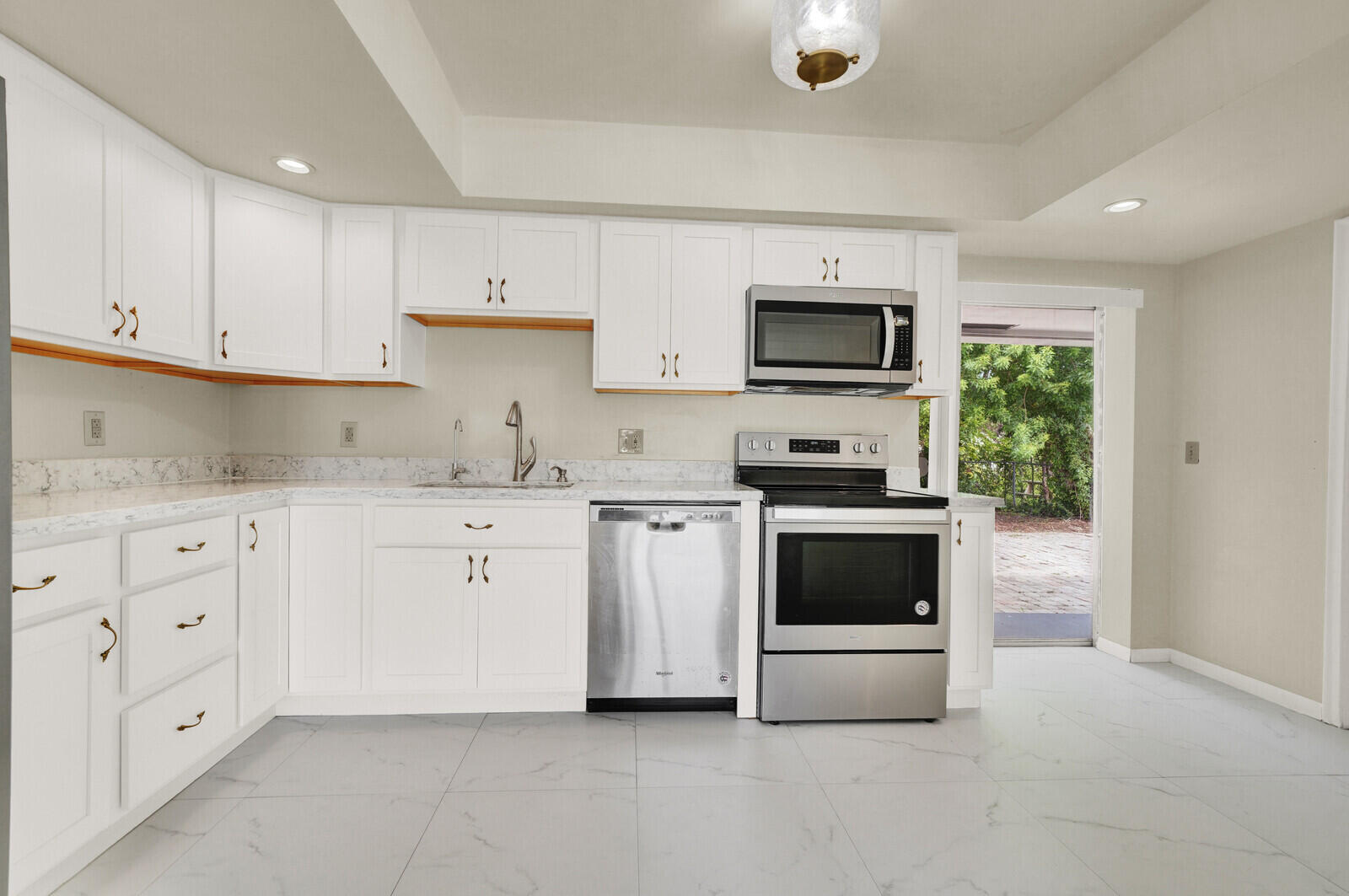 22229 Southwest 65th Terrace Boca Raton, FL 33428 - Photo 11 of 26 14_Image_14_mls